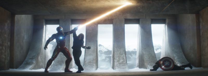 Captain America và Bucky đấu với Iron Man